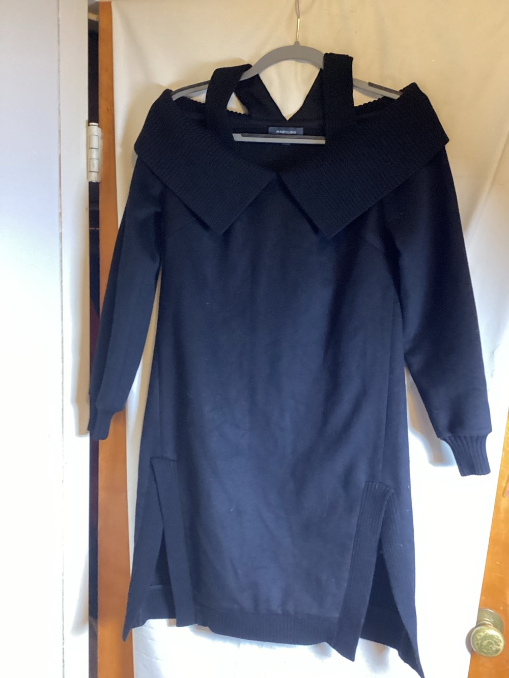 MARYLING a woolen off shoulder woolen dress SZ 36 Knitted shoulder strap